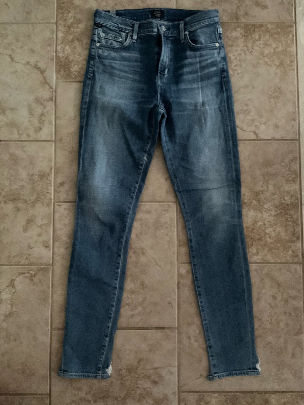 Citizens Of Humanity Skinny Jeans in Dark Washed Blue
